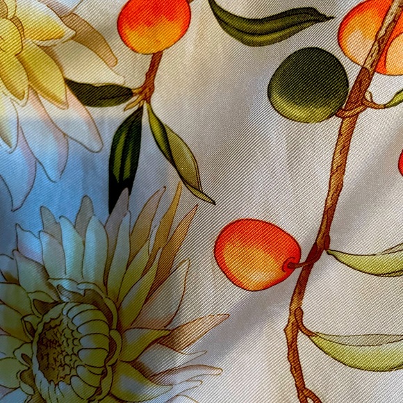 Savatore Ferragamo vintage from the archives silk blouse , S 6/ 42 worn once . - Picture 7 of 13